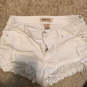Laced white shorts size 7 💛